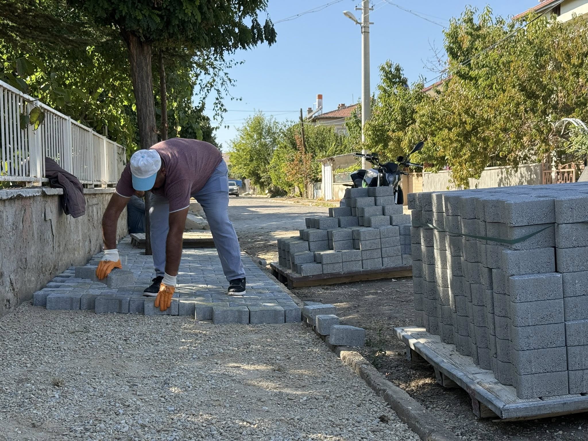 Şuhut Belediyesi’nden Kaldırım Düzenleme Çalışması (3)