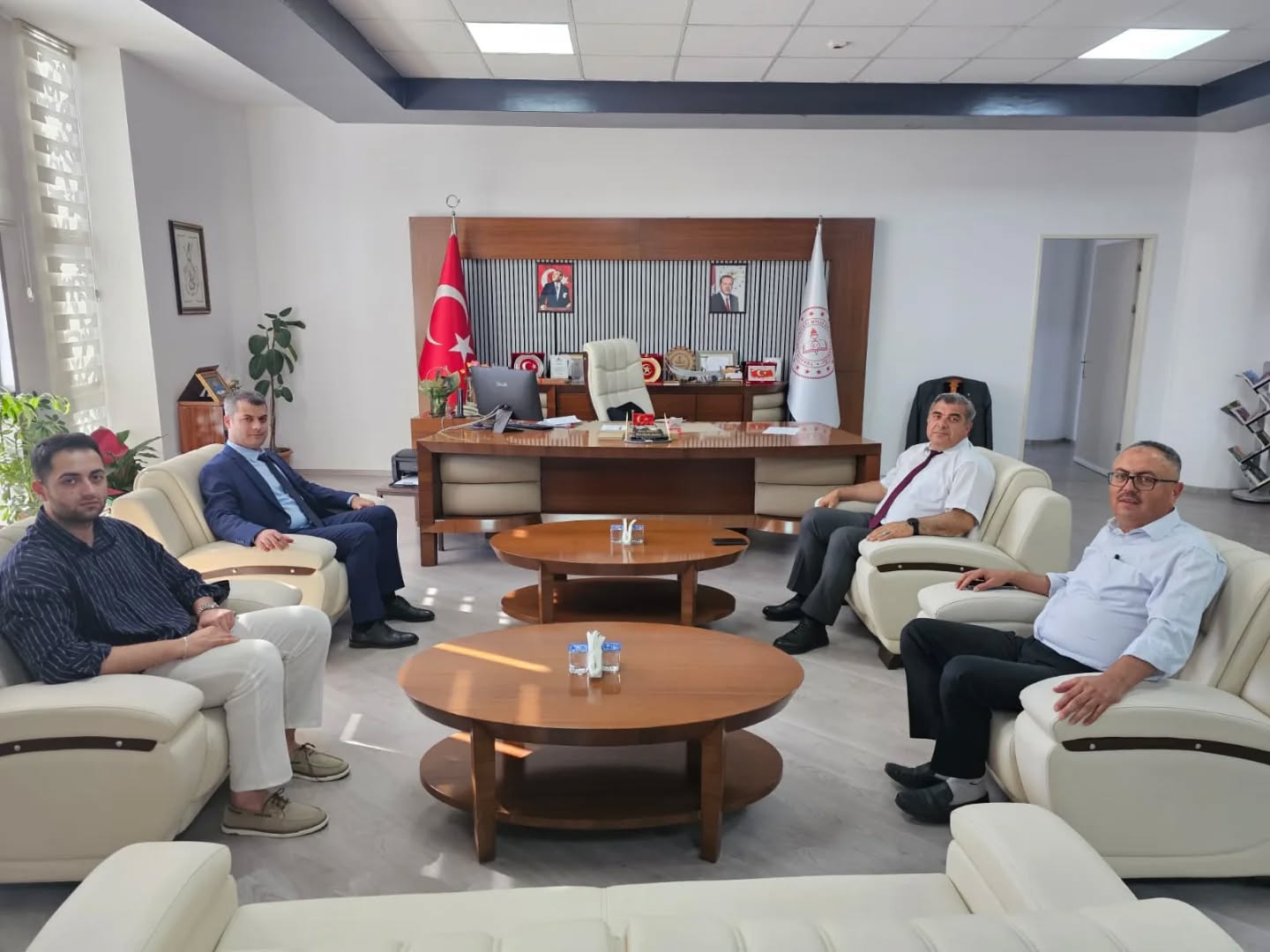Uşak Ağir Ceza Rei̇si̇’nden Mi̇lli̇ Eği̇ti̇m Müdürü Sünnetci̇’ye Zi̇yaret