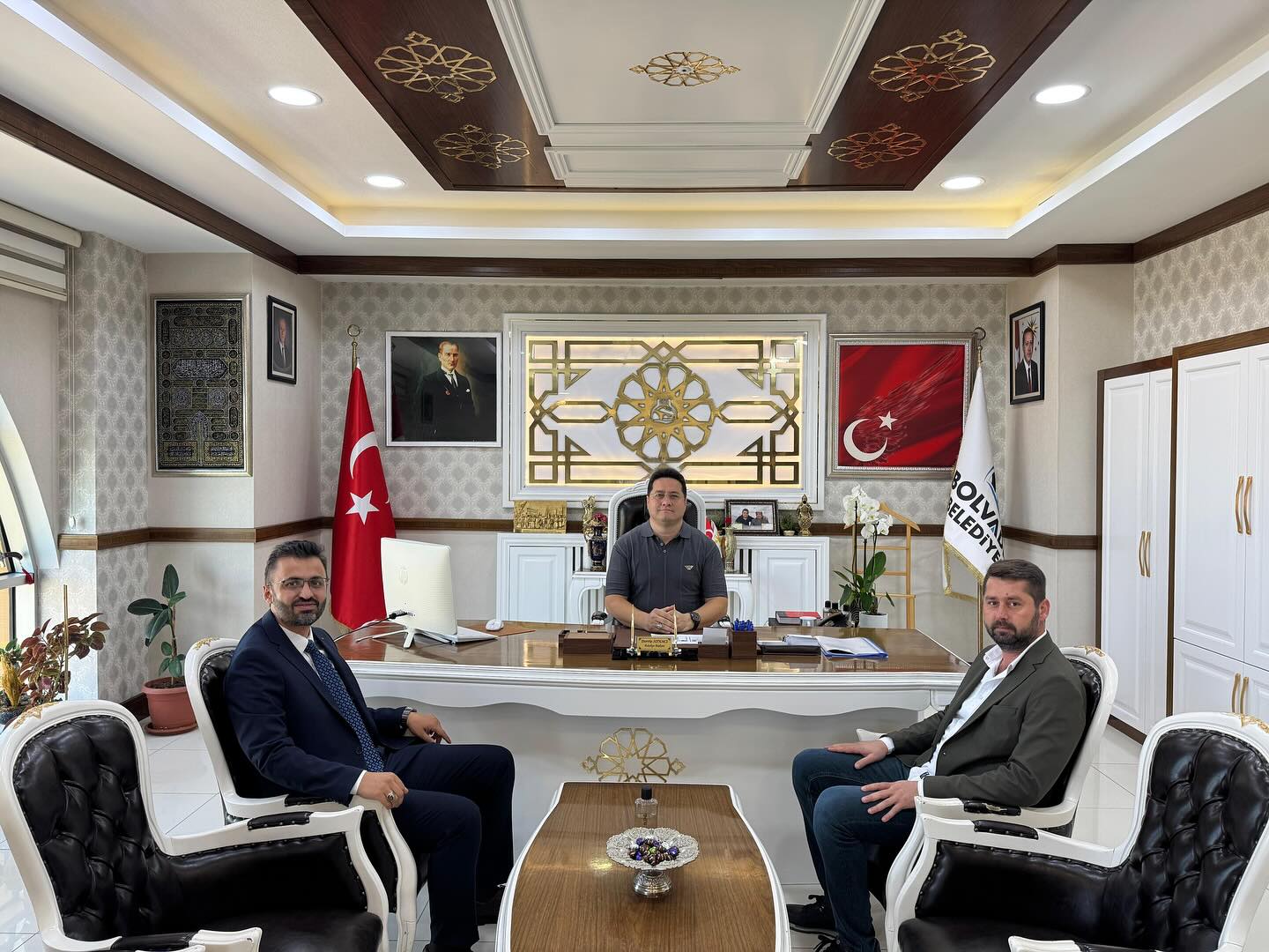 Vakiflar Bölge Müdürü Çinar’dan Başkan Aynaci’ya Zi̇yaret (1)
