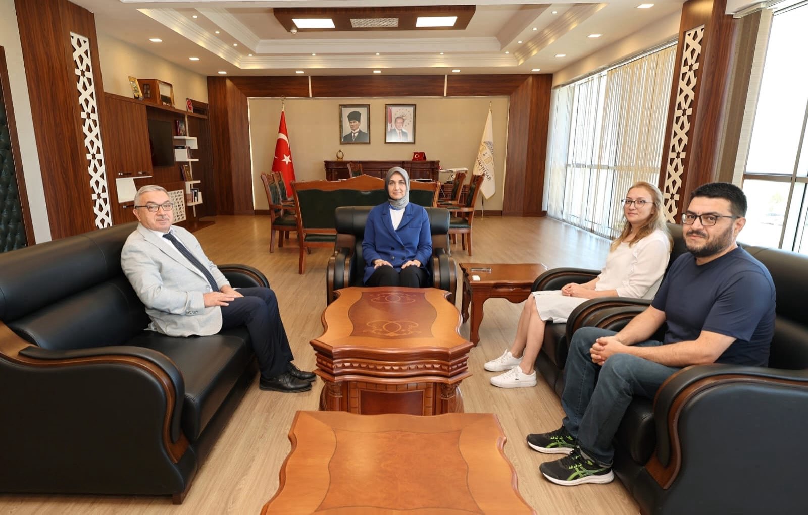 Vali̇ Yi̇ği̇tbaşi, Başkan Özaşkin Ve Ai̇lesi̇ni̇ Kabul Etti̇