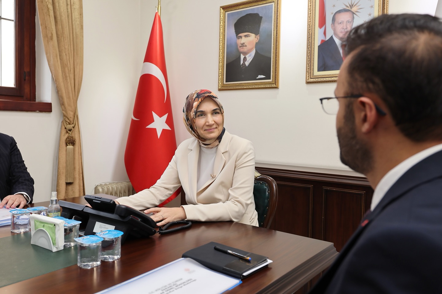 Vali̇ Yi̇ği̇tbaşi Başkanliğinda Vakif Eserleri̇ Toplantisi Yapildi (2)