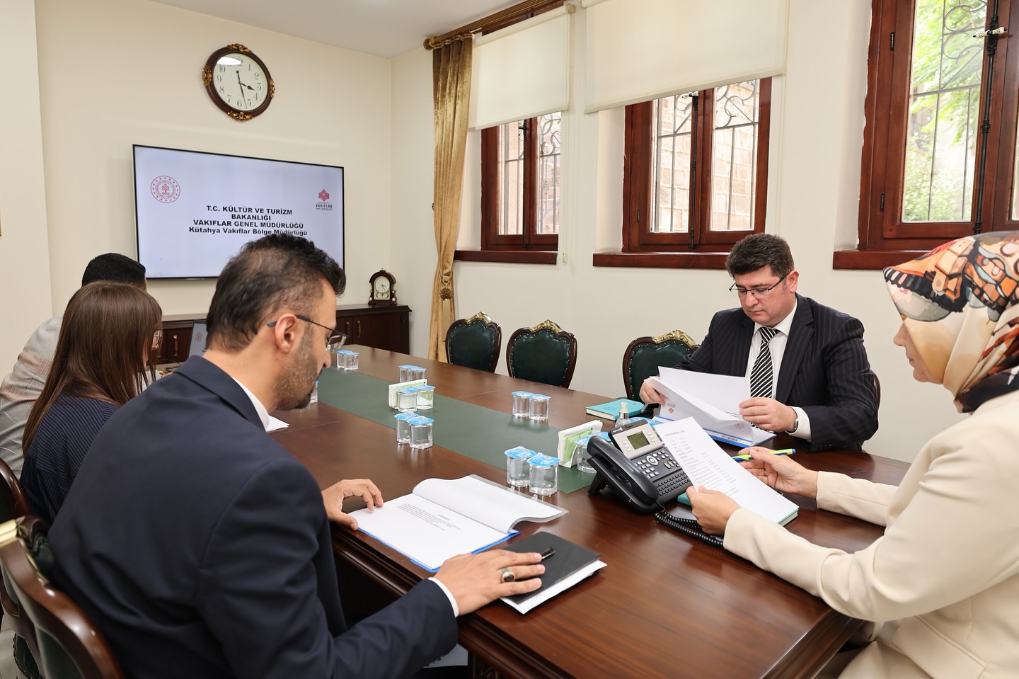 Vali̇ Yi̇ği̇tbaşi Başkanliğinda Vakif Eserleri̇ Toplantisi Yapildi (4)