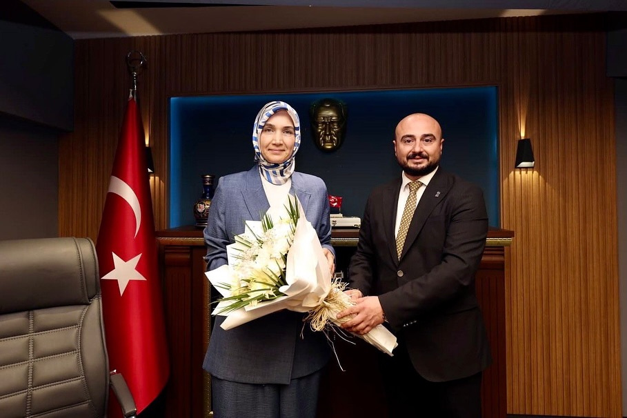 Vali̇ Yi̇ği̇tbaşi Di̇nar’da Vatandaşlarla Buluştu (2)