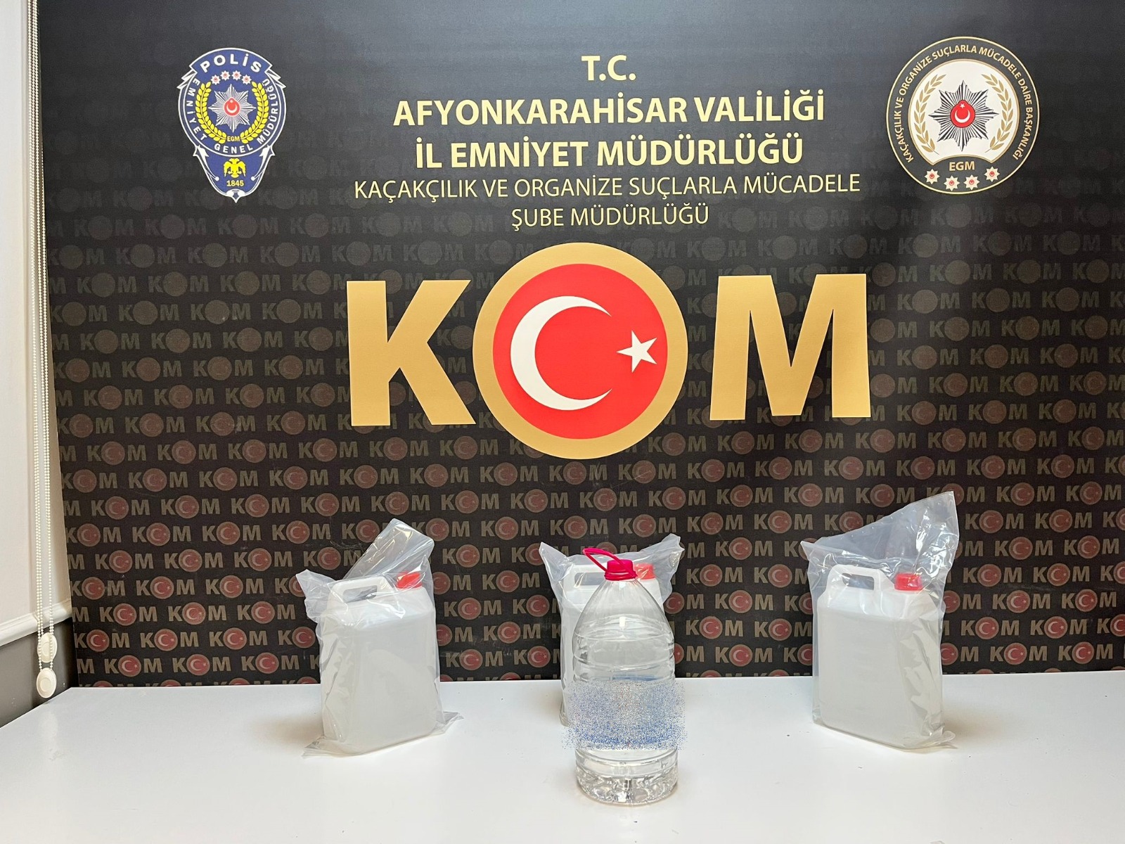 20 Li̇tre Kaçak Alkol Ele Geçi̇ri̇ldi̇