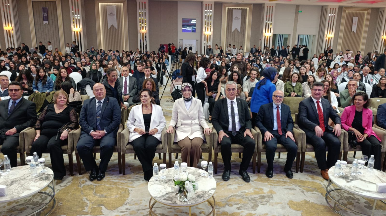 3B53333B 646B 4335 Aafe 7D7F8E10C801