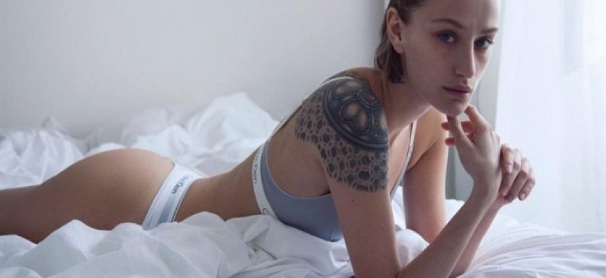 Ünlü model Didem Soydan, Nişantaşı’nda objektiflere takıldı. Kendi butiğine uğrarken görüntülenen Soydan, basın mensuplarının sorularını yanıtsız bırakmadı. Hem iş hayatı hem de özel yaşamıyla ilgili dikkat çeken açıklamalarda bulunan başarılı model, uzun süredir yalnız olduğunu söyledi.