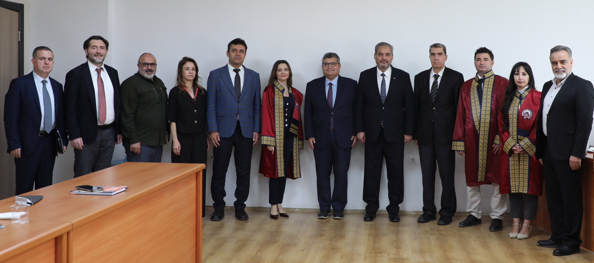 Afsü’de Yeni̇ Doçentler Senato Toplantisinda Cübbe Gi̇ydi̇