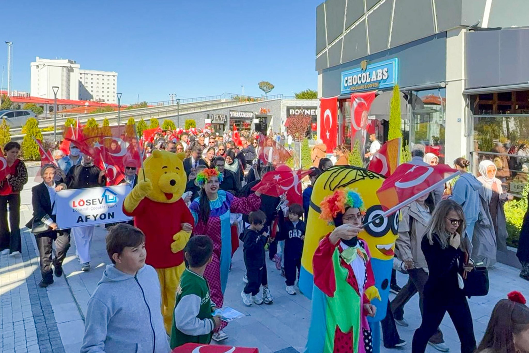 Afyon Beledi̇yesi̇nden “Cumhuri̇yeti̇n Aydinlik Yolu” Sergi̇si̇ (1)