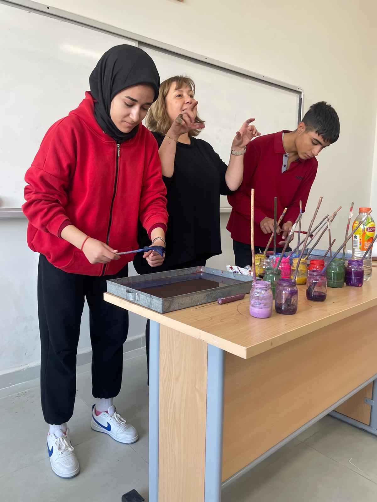 Afyon’da Ebru Sanati Öğrenci̇lerle Buluştu 2