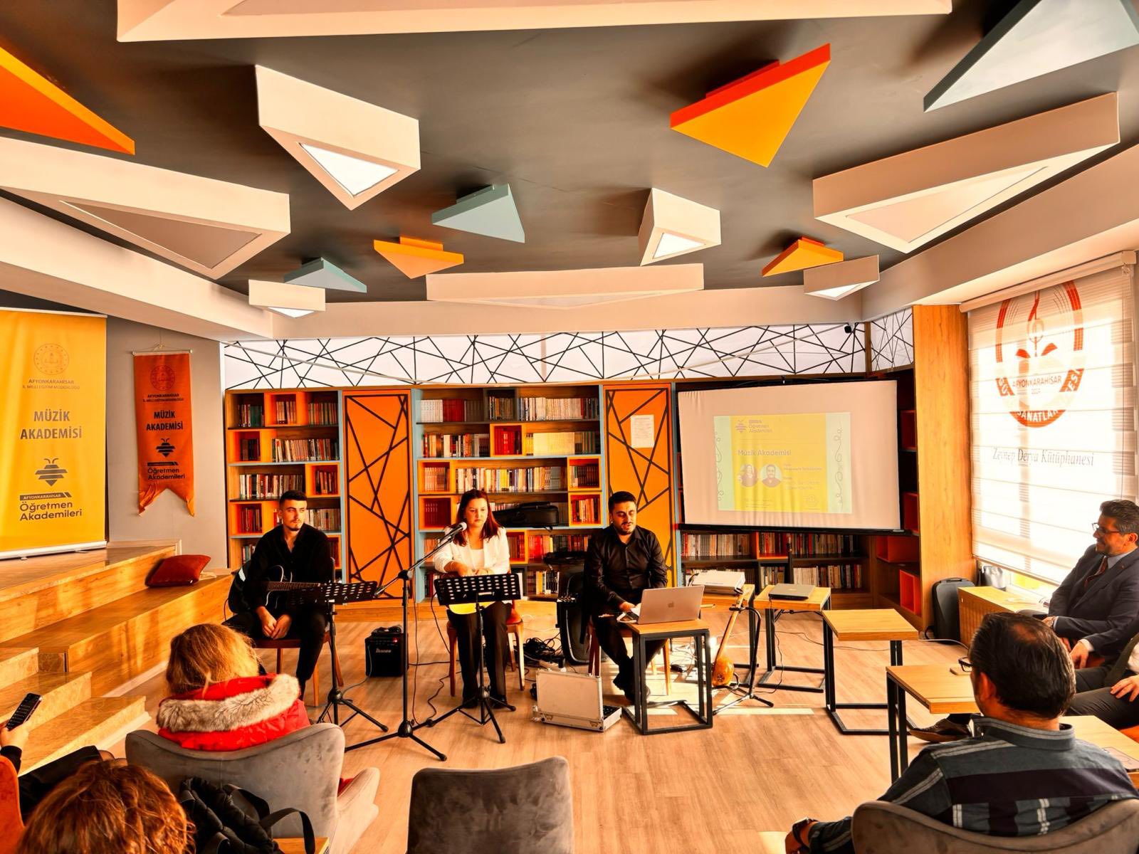 Afyon’da “Hi̇kâyelerle Türküleri̇mi̇z” Etki̇nli̇ği̇ Düzenlendi̇ (5)