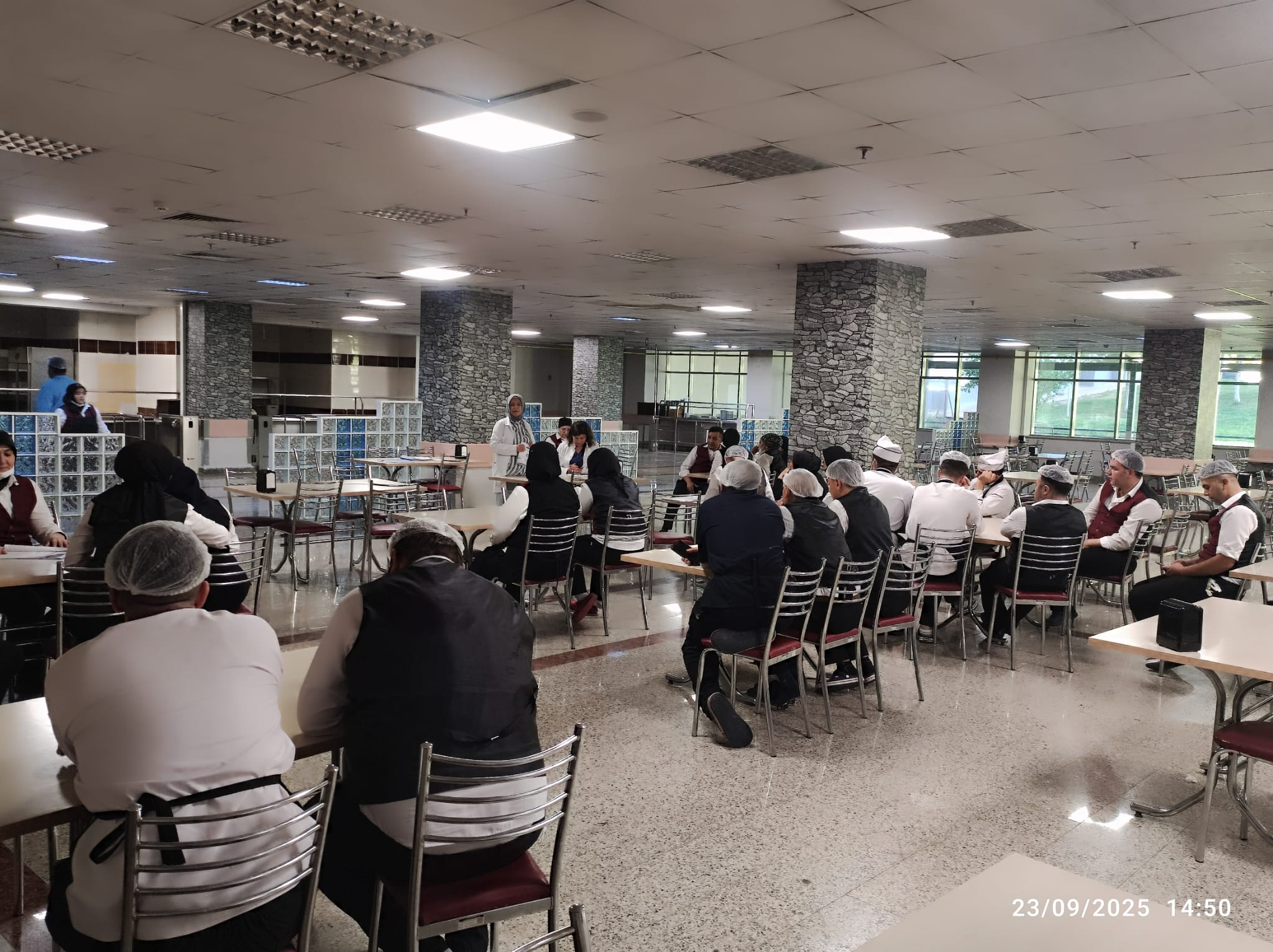Afyonkarahi̇sar Devlet Hastanesi̇nde Mutfak Personeli̇ne Hi̇jyen Ve Kali̇te Eği̇ti̇mi̇ (3)