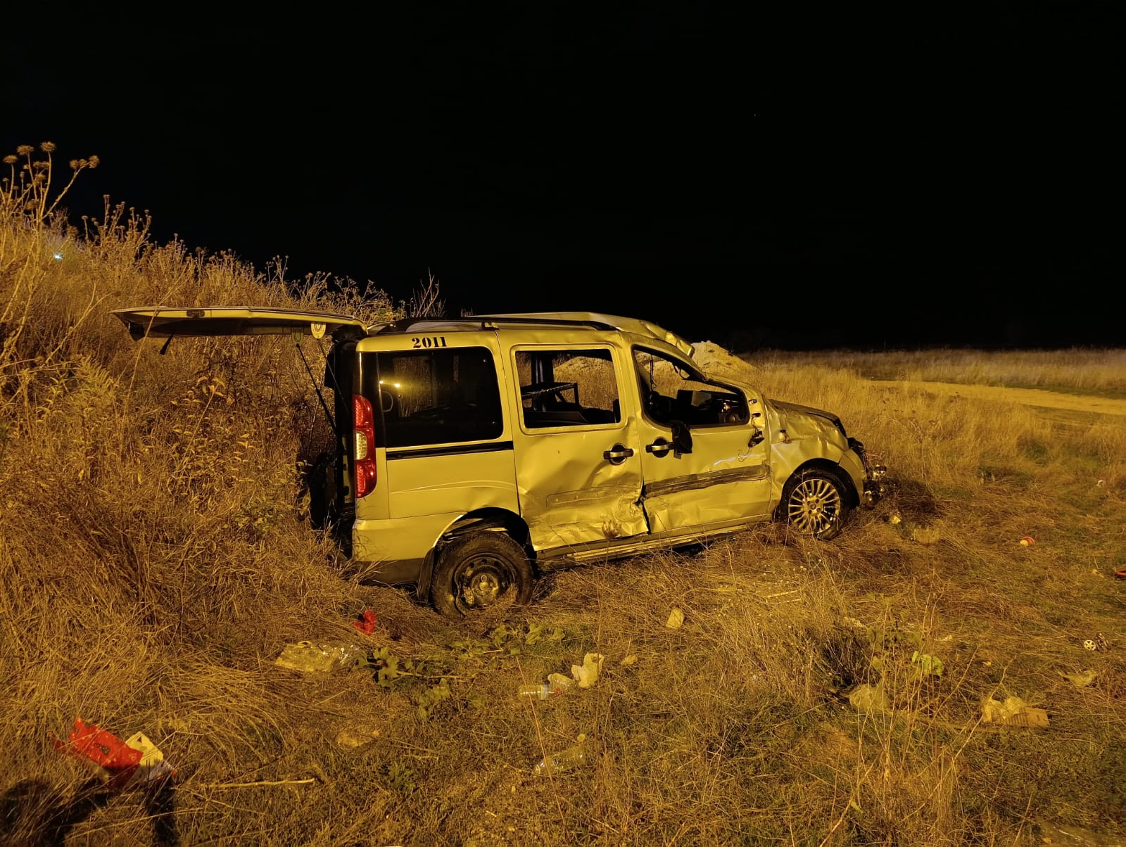 Afyonkarahi̇sar’da Otomobi̇l Devri̇ldi̇ 5 Ki̇şi̇ Yaralandi 1