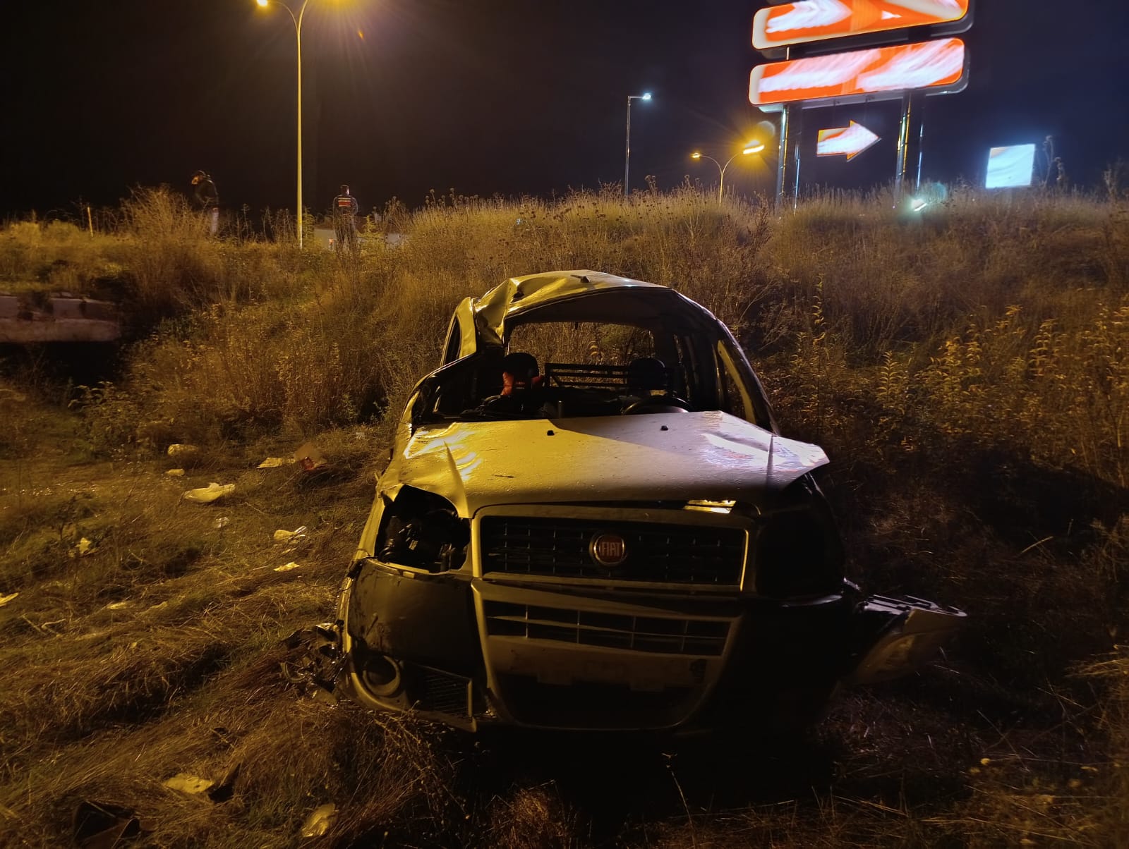 Afyonkarahi̇sar’da Otomobi̇l Devri̇ldi̇ 5 Ki̇şi̇ Yaralandi 2