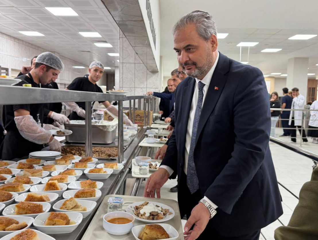 Afyon’un Meşhur Tatlari Afsü Yemekhanesi̇nde Öğrenci̇lerle Buluştu (1)