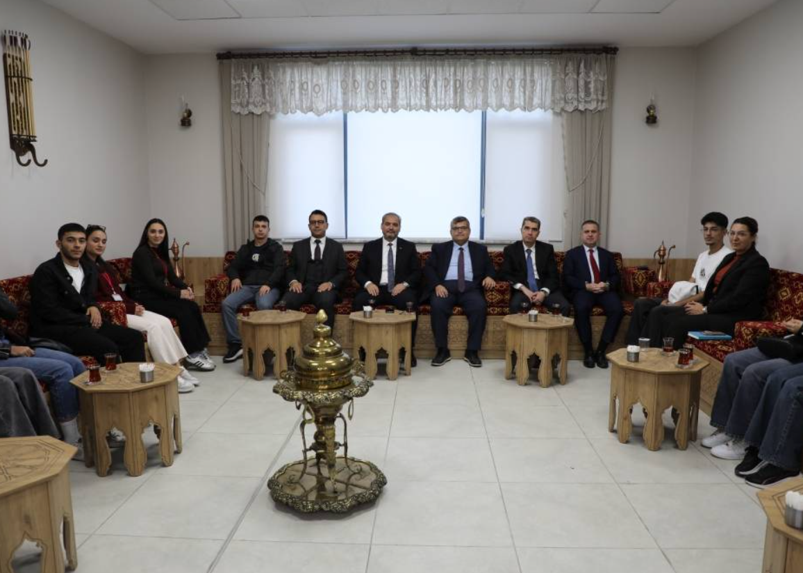 Afyon’un Meşhur Tatlari Afsü Yemekhanesi̇nde Öğrenci̇lerle Buluştu (2)