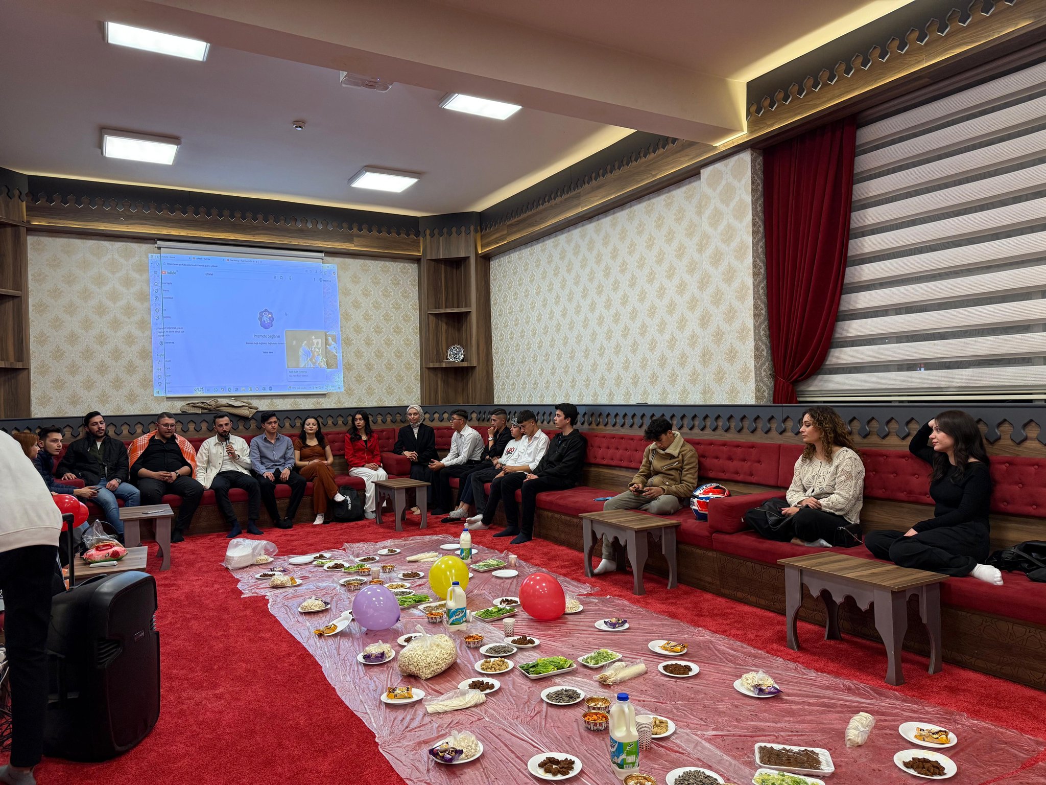 Ak Gençli̇k Cumhuri̇yet Seyi̇r Gecesi̇’nde Buluştu (1)