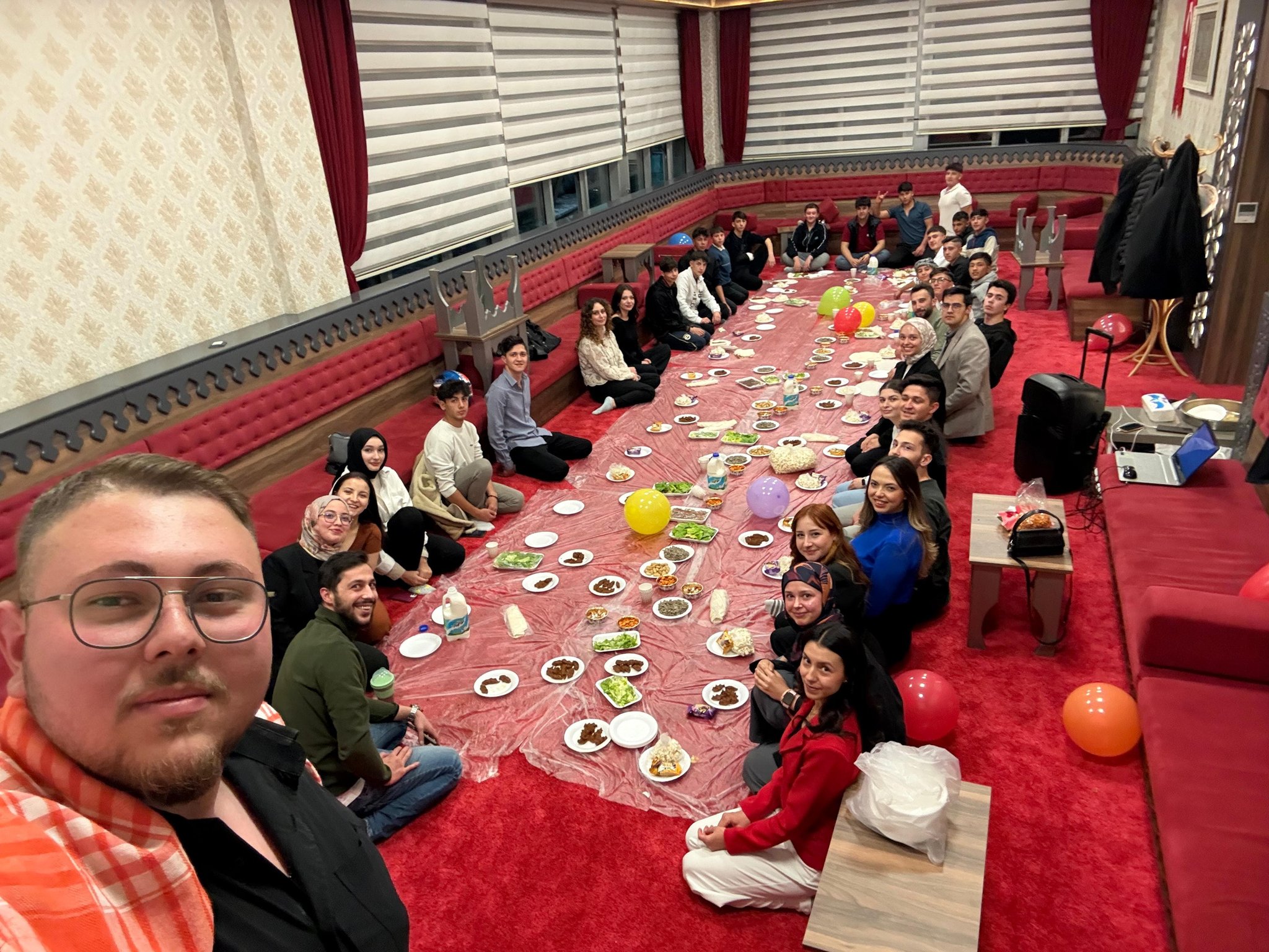 Ak Gençli̇k Cumhuri̇yet Seyi̇r Gecesi̇’nde Buluştu (2)