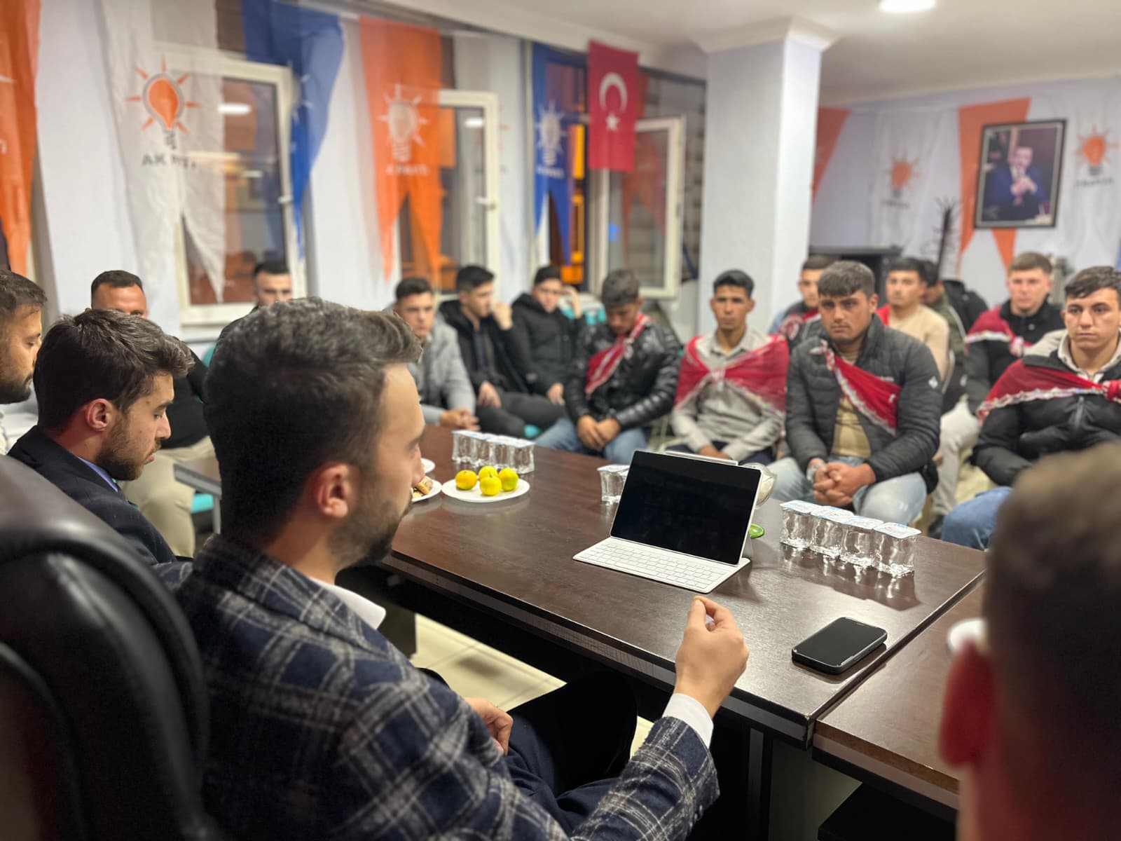 Ak Gençli̇k, Şuhut’ta Türki̇ye Yüzyili Vi̇zyonunu Anlatti (3)