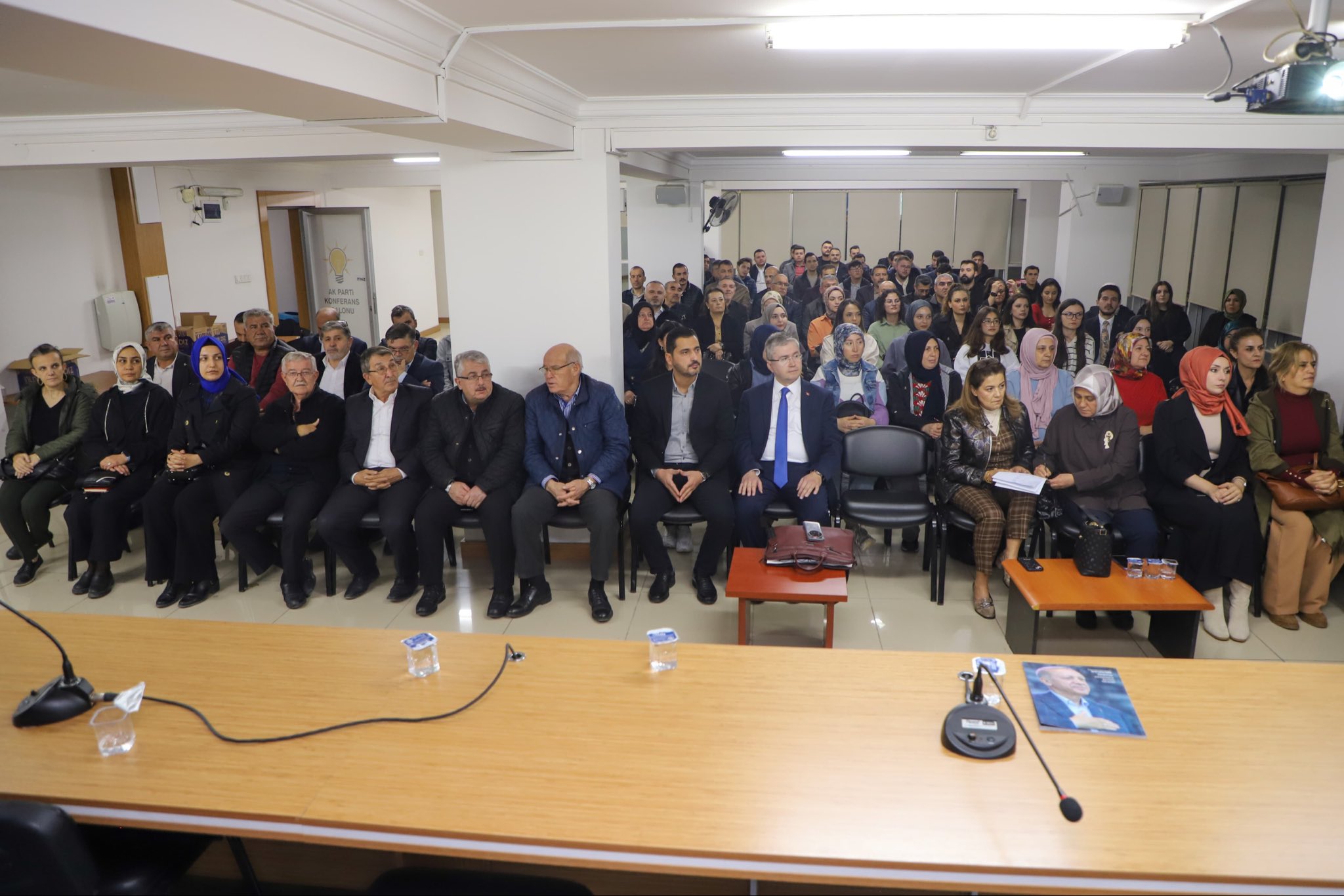 Ak Parti Teşkilatına “Beden Dili Ve Protokol” Eğitimi Verildi (4)