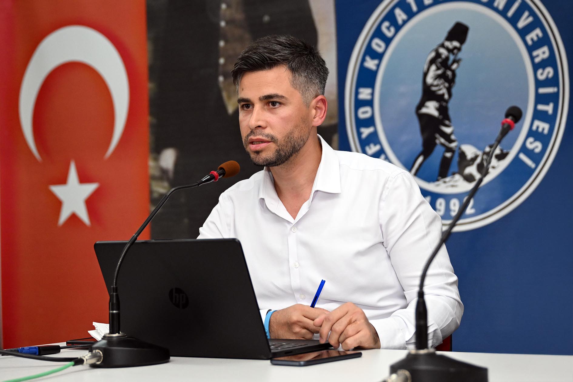 Akü’de “Gazze Ekseni̇nde İsrai̇l Ve Fi̇li̇sti̇n” Paneli̇ Düzenlendi̇ (2)