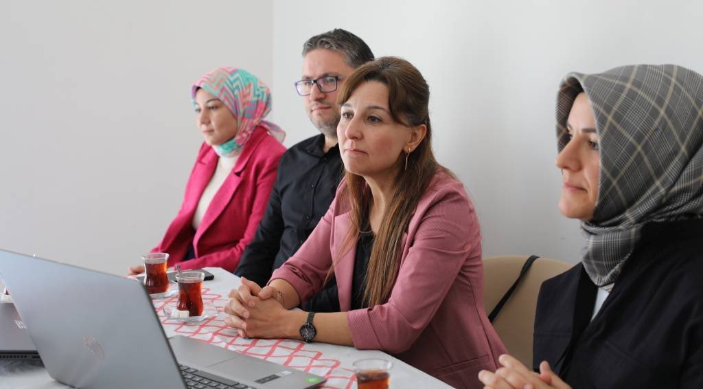 Anne Ve Bebek Sağliği İçi̇n Afsü’den Eği̇ti̇m Seferberli̇ği̇ (3)