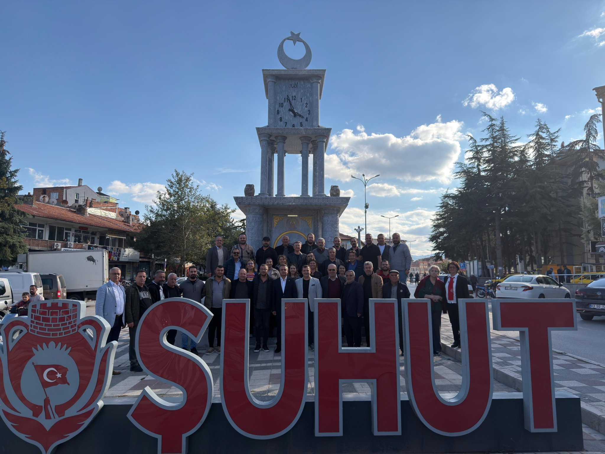 Başkan Erhan’dan Şuhut Teşki̇latina Destek Zi̇yareti̇ (2)