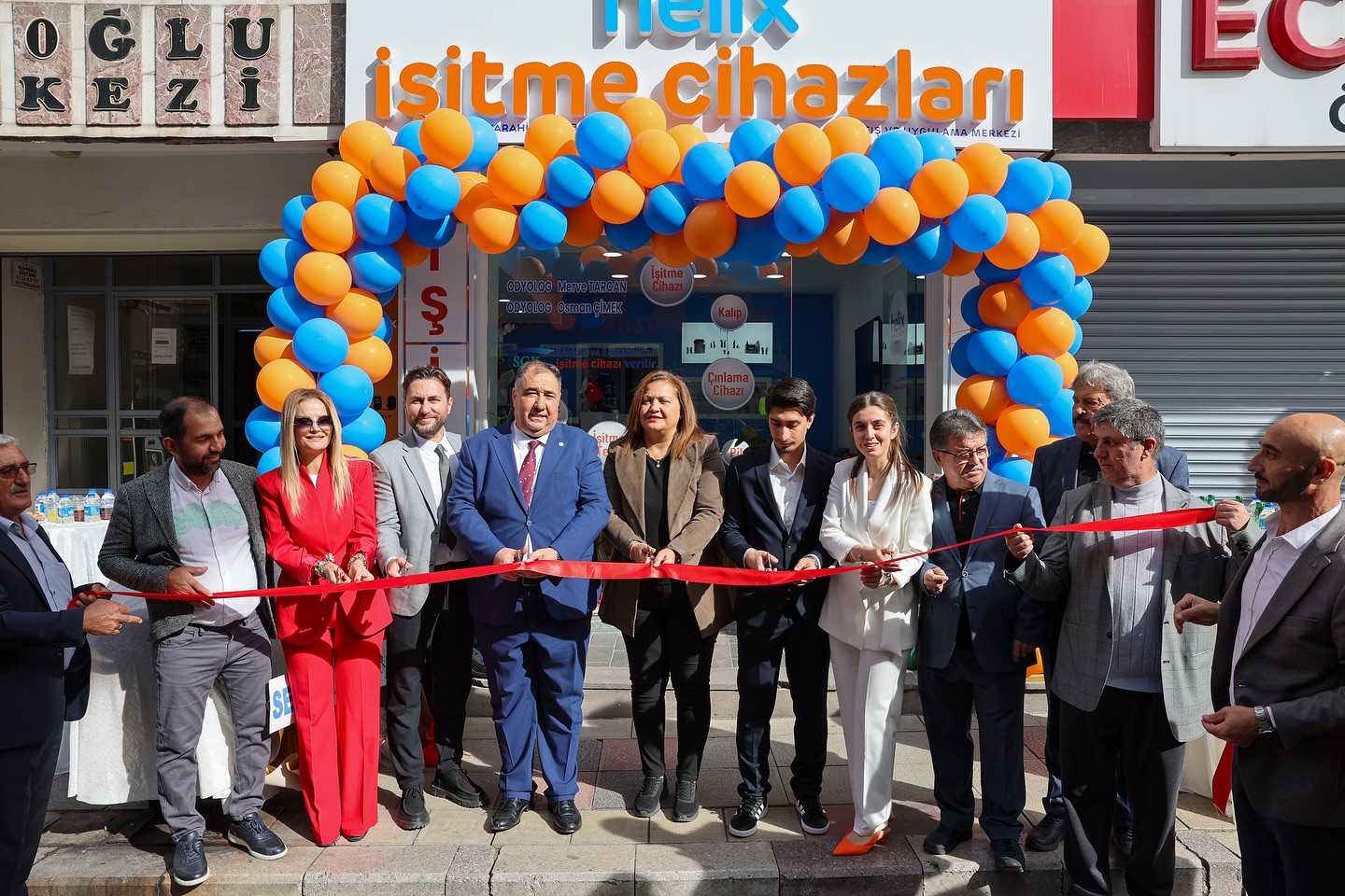Başkan Köksal Yeni̇ İşletmeni̇n Açiliş Kurdelesi̇ni̇ Kesti̇