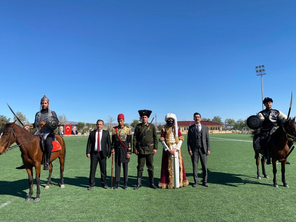 Başkan Şahi̇n’den Çobanlar’a Cumhuri̇yet Tebri̇ği̇