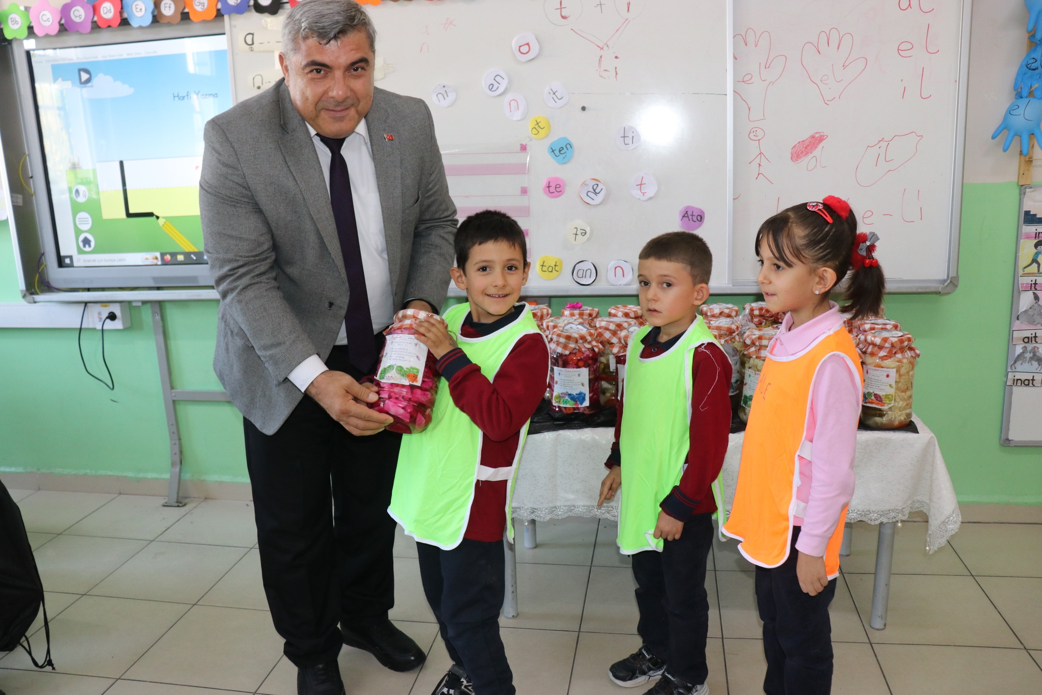 Beceri̇ Atölyeleri̇nde Gelenekten Geleceğe Eği̇ti̇m (3)