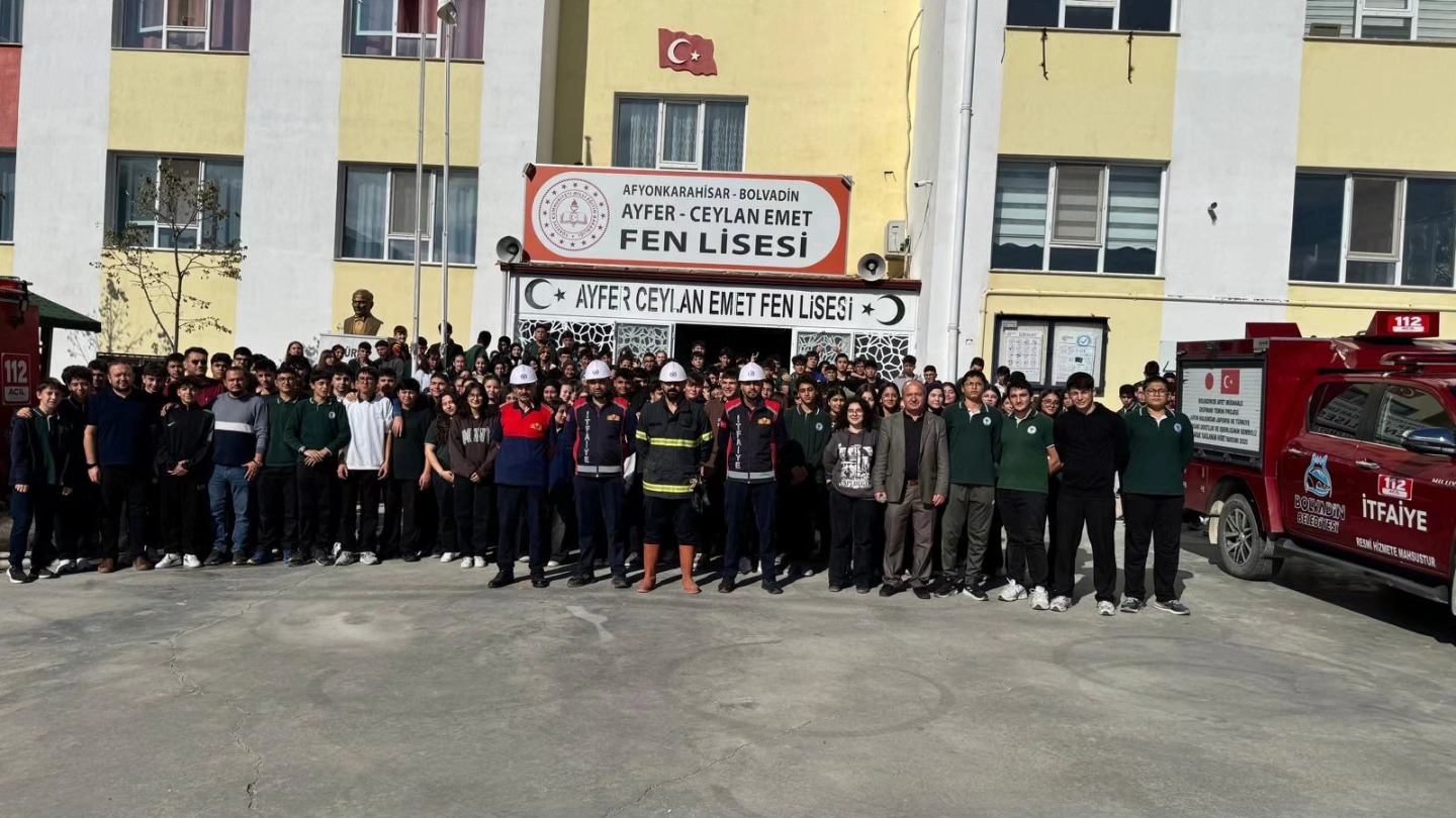 Bolvadi̇n’de Öğrenci̇lere Uygulamali Yangin Eği̇ti̇mi̇ (1)