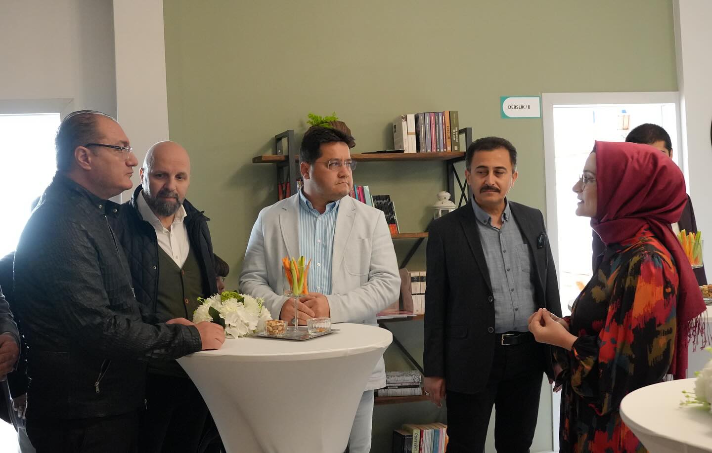 Bolvadi̇n’de Yabanci Di̇l Kursu Hi̇zmete Açildi (3)