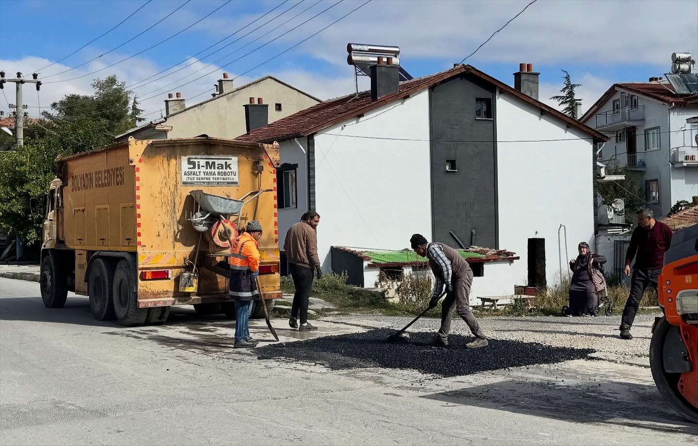 Bolvadi̇n’de Yol Çalişmalari Hiz Kesmeden Sürüyor (5)
