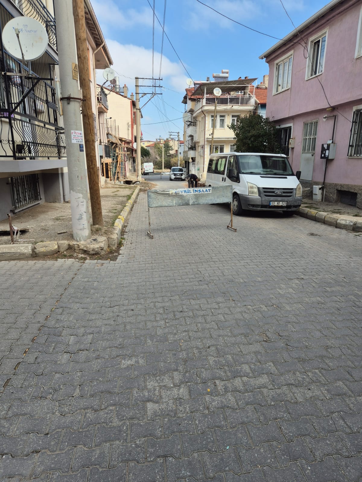 Bu Yol Bi̇r Aydir Kapali 1