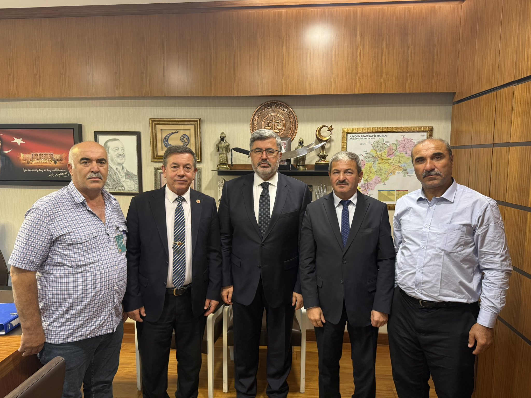 Çay İlçe Teşki̇latindan Mi̇lletveki̇li̇ Özkaya’ya Tbmm Zi̇yareti̇
