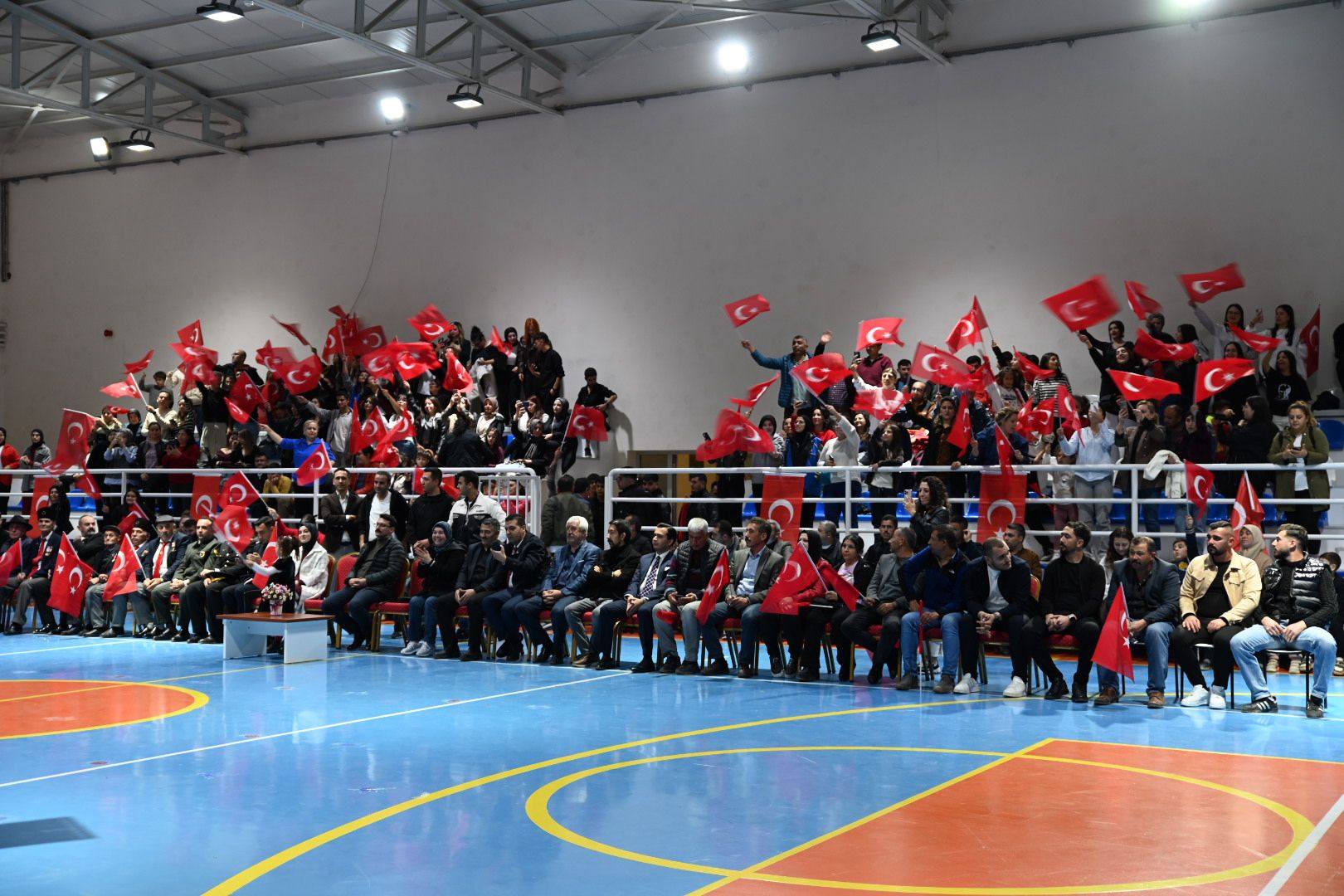 Cumhuri̇yet Coşkusu Emi̇rdağ’da Törenlerle Kutlandi (2)