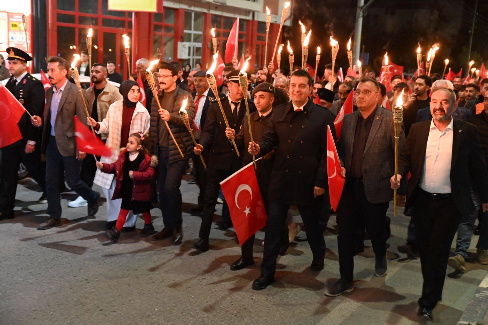 Cumhuri̇yet Coşkusu Emi̇rdağ’da Törenlerle Kutlandi (3)