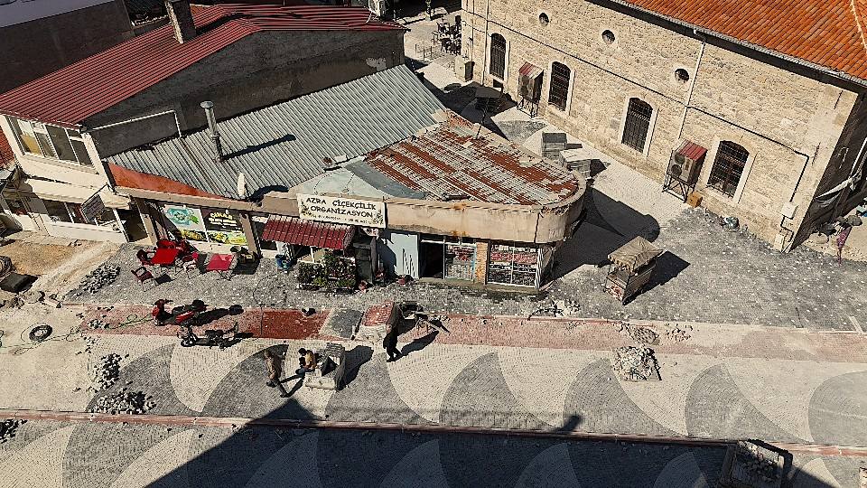 Cumhuri̇yet Meydaninda Dönüşüm Başladi Emi̇rdağ Yeni̇ Çehresi̇ne Kavuşuyor (4)