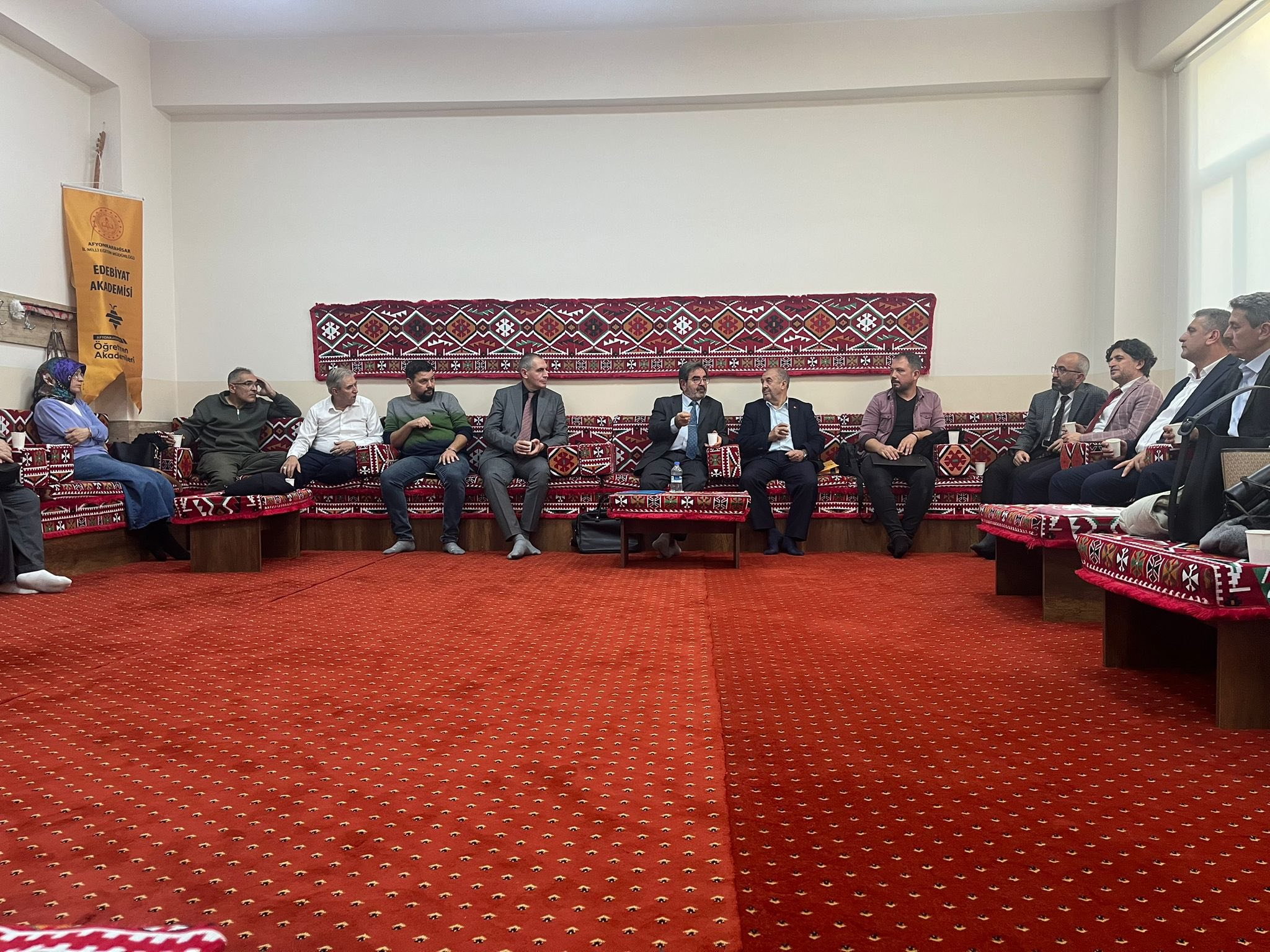 Edebi̇yat Akademi̇si̇’nde “Türki̇ye Yüzyili Maari̇f Modeli̇” Söyleşi̇si̇ (3)