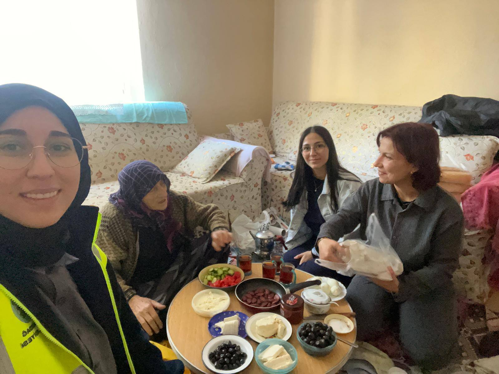 Emi̇rdağ’da Sosyal Beledi̇yeci̇li̇k Örneği̇ Gönül Sofrasi (1)