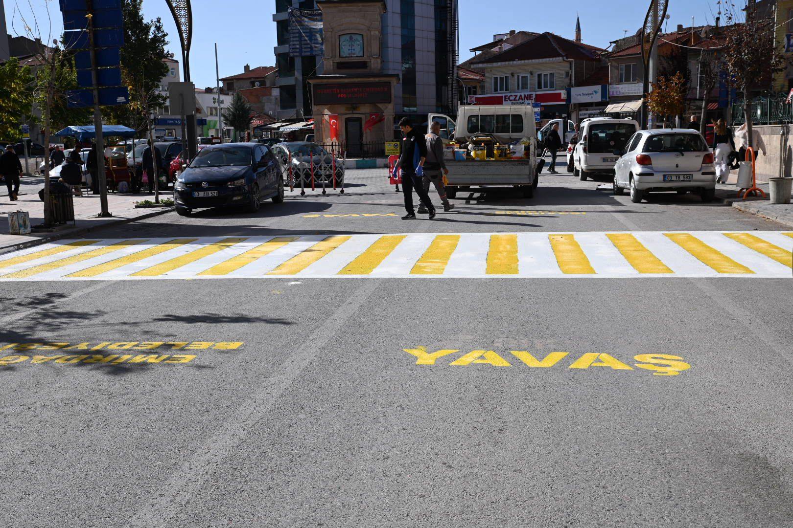 Emi̇rdağ’da Yaya Geçi̇tleri̇ Yeni̇leni̇yor (1)
