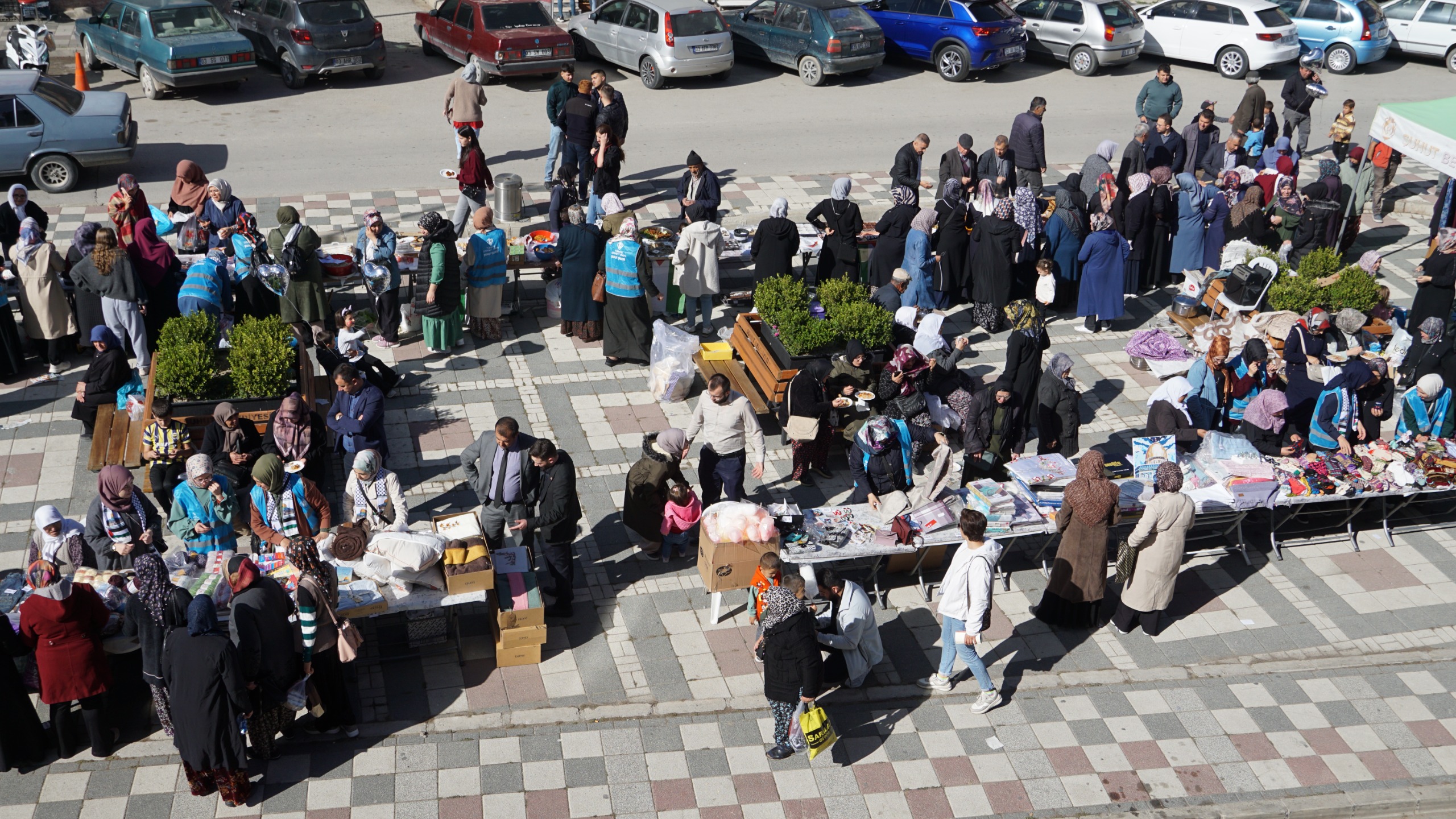 Gazze İçi̇n Şuhut’ta Dayanişma Kermesi̇ Düzenlendi̇ (3)