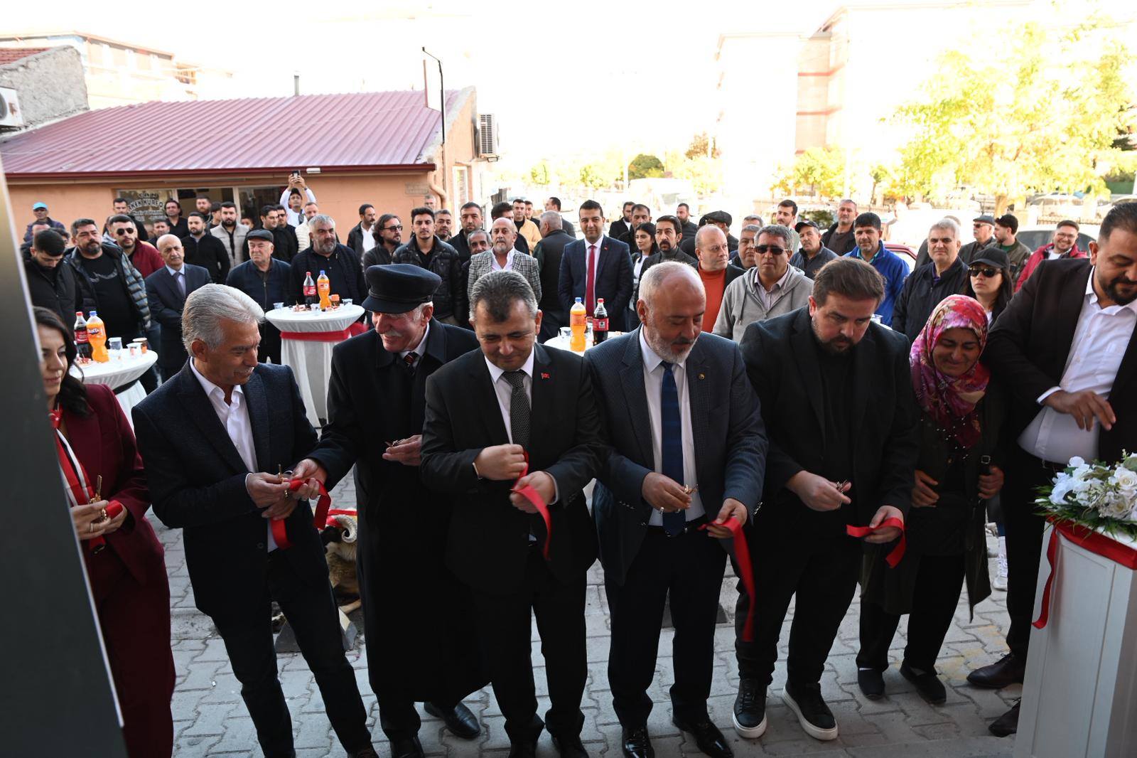 Gurbeti̇n Başkenti̇nde Yeni̇ Bi̇r İş Kapisi Açildi (2)