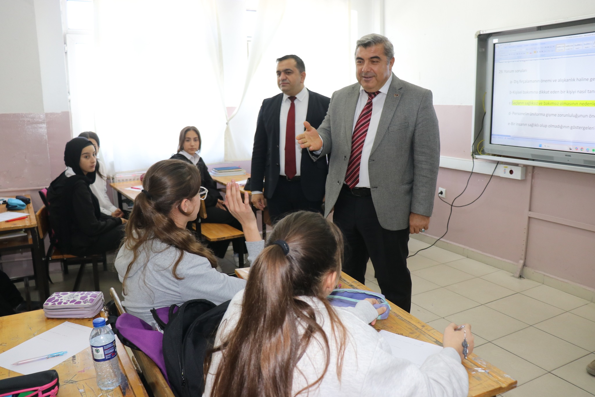 İl Müdürü Sünnetci̇ Öğrenci̇lere Hedefleri̇ni̇ Sordu 1