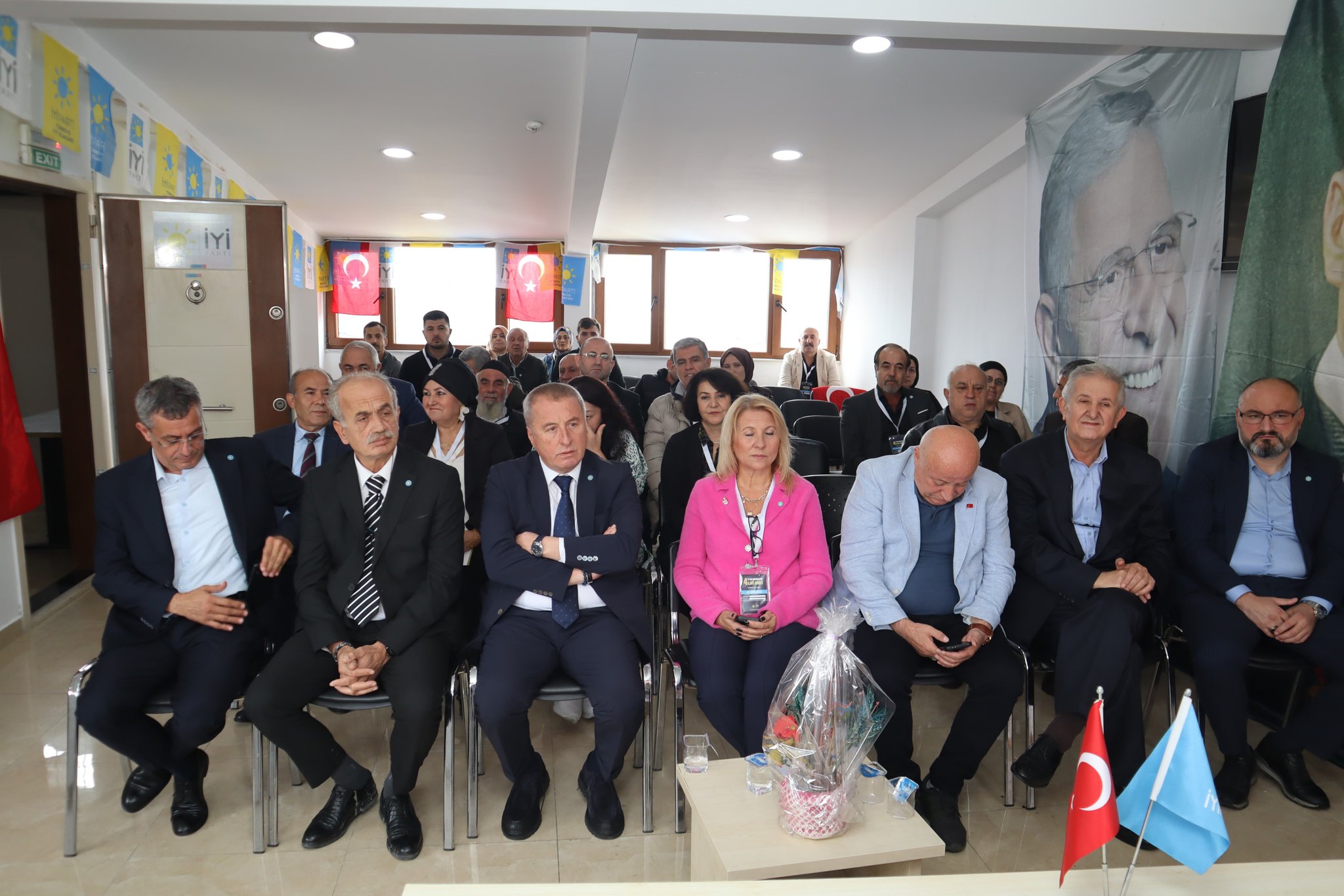 İyi̇ Parti̇’de Kongre Heyecani Mi̇lletveki̇li̇ Olgun’dan İstanbul Çikarmasi (2)