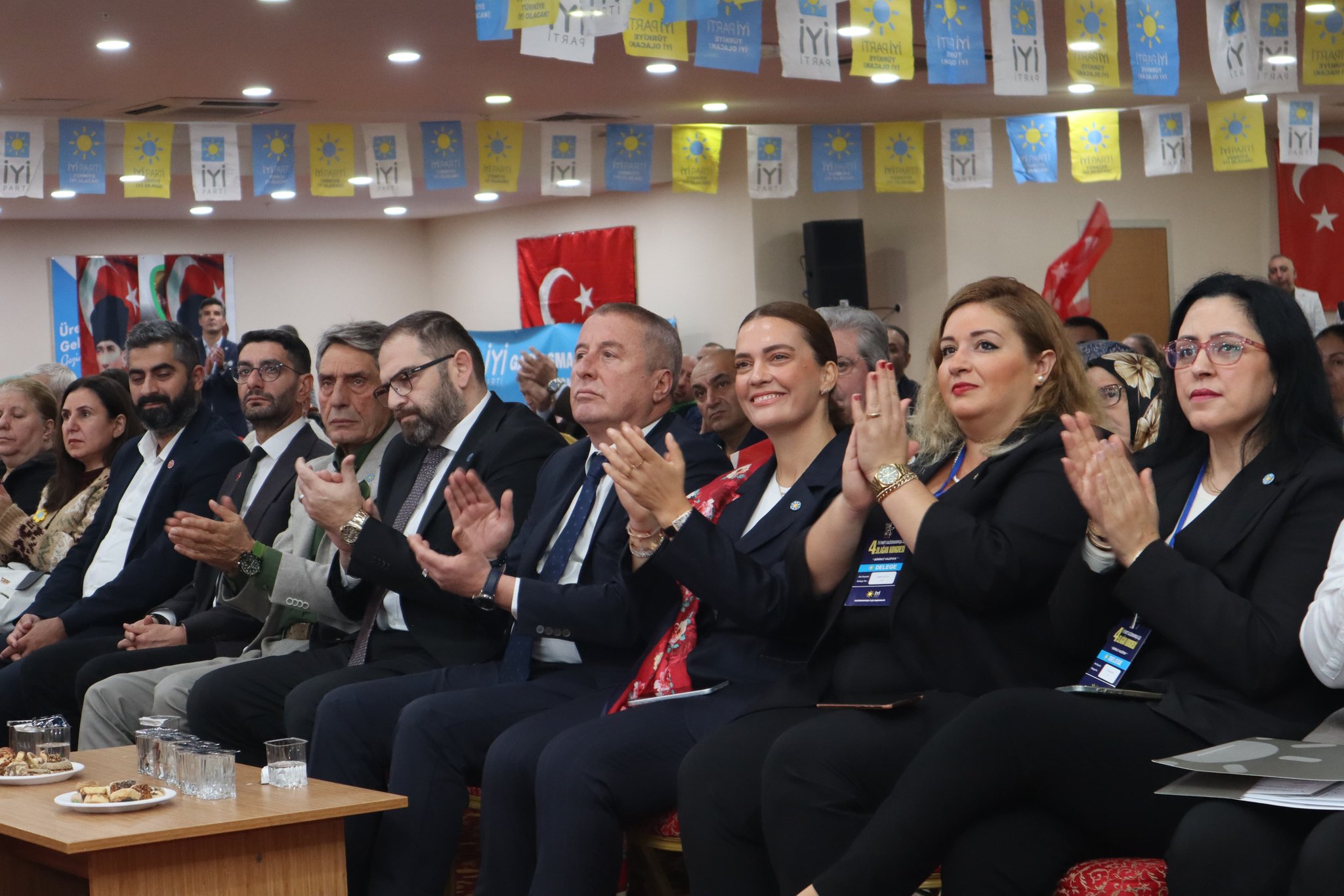 İyi̇ Parti̇’de Kongre Heyecani Mi̇lletveki̇li̇ Olgun’dan İstanbul Çikarmasi (6)