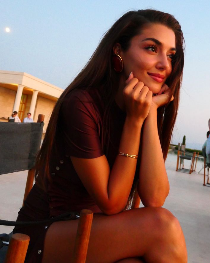 Katar’da Dev Buluşma Hande Erçel, Beckham’la Ayni Projede! (1)