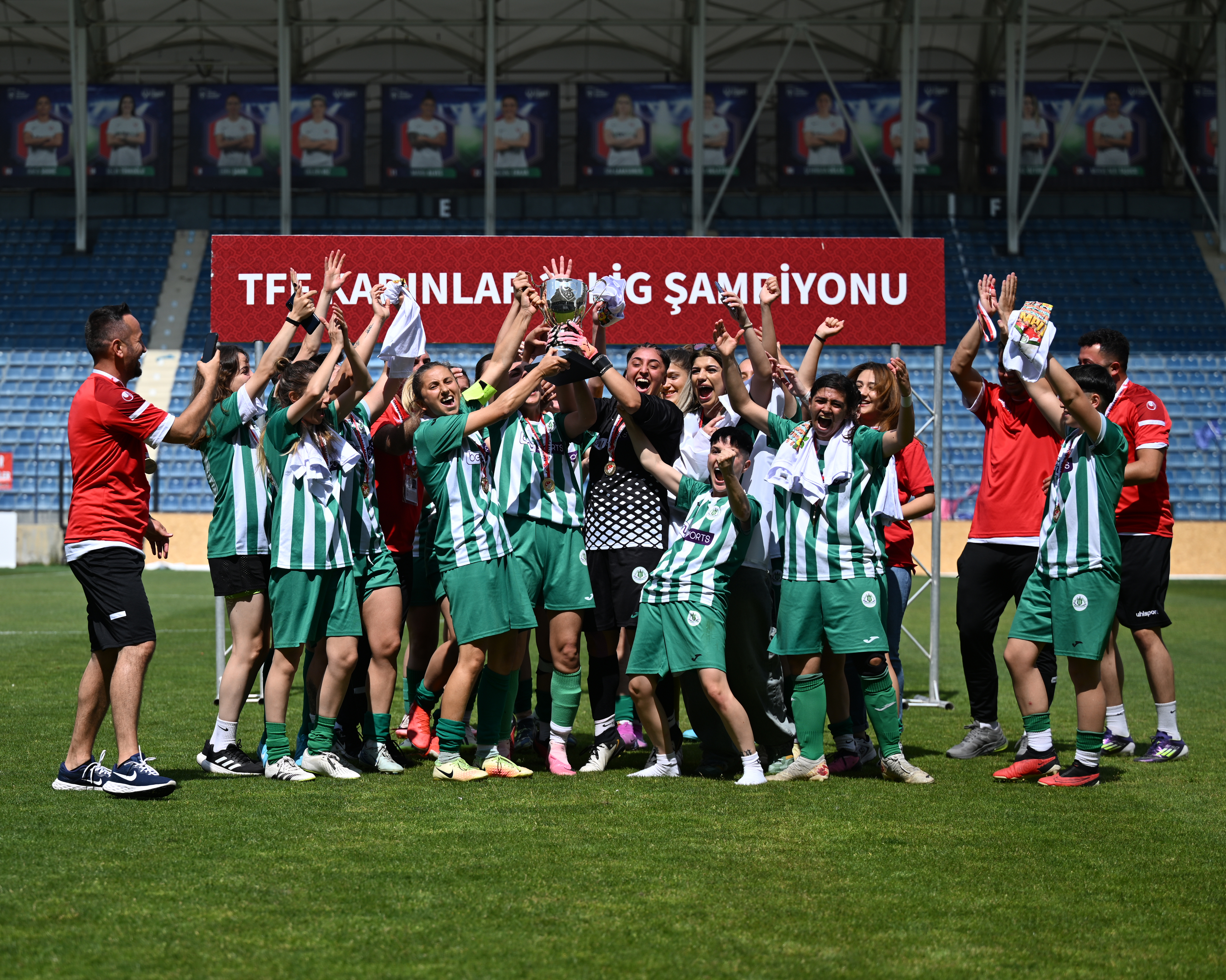 Kuralar Çeki̇ldi̇ Ama Anadolu Gücü Kadin Futbol Takimi’ndan Ses Yok 1