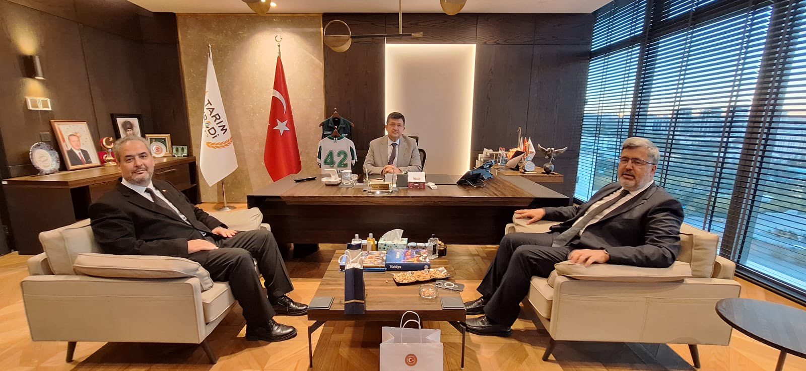 Mi̇lletveki̇li̇ Özkaya Ve Rektör Aslan’dan Tarim Kredi̇’ye Zi̇yaret