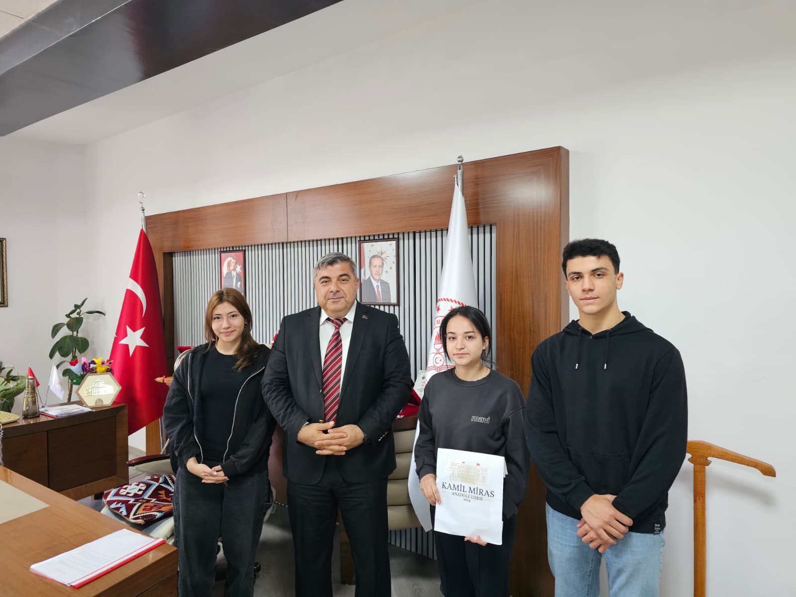 Öğrenci̇leri̇n Talebi̇yle Kazaki̇stan İle Aninda Bağlanti Kuruldu (1)