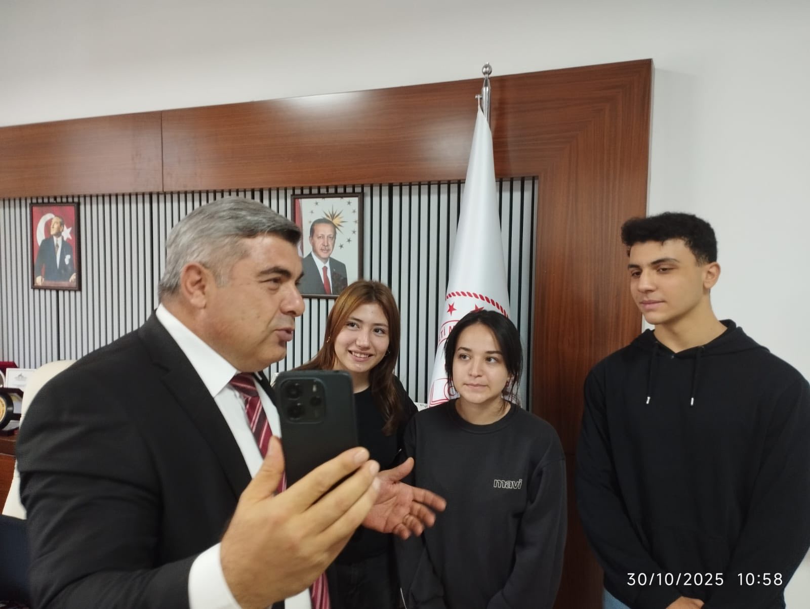 Öğrenci̇leri̇n Talebi̇yle Kazaki̇stan İle Aninda Bağlanti Kuruldu (2)